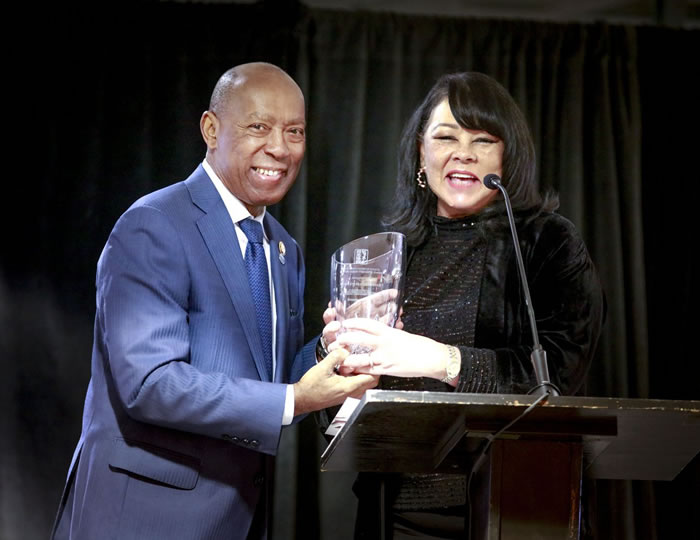 Baker · Wotring LLP | Japanese American Society Houston Board of Director Debra Tsuchiyama Baker presents Mayor Sylvester Turner with the Houston-Japan Friendship Award